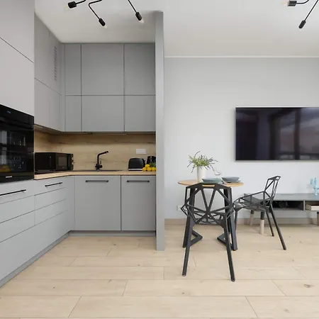 Metro Wola With Parking & Ac Next To Rising Museum By Renters Appartamento